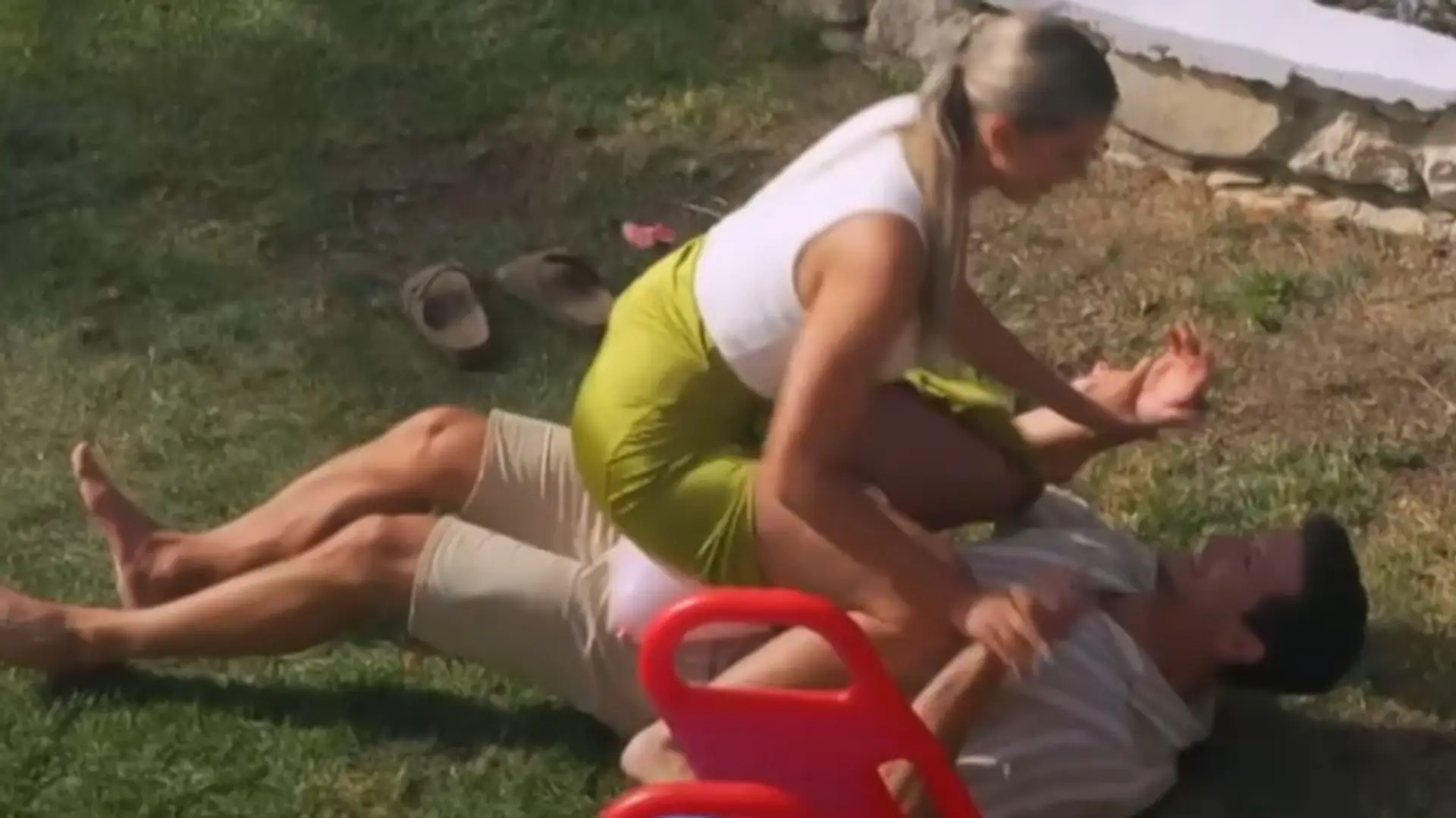 Pikantnosti v Českej Ruži pre nevestu (cropped)