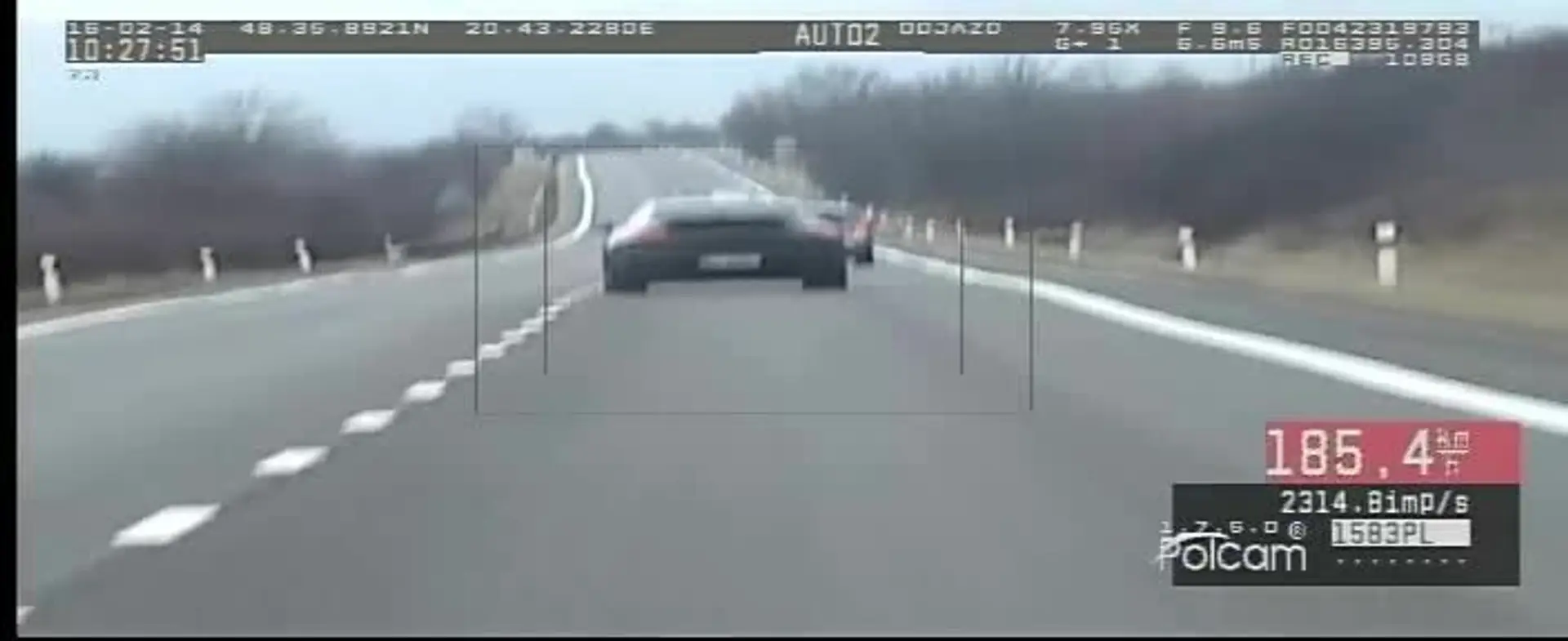 Mladá vodička na Porsche 14.2.2016.avi