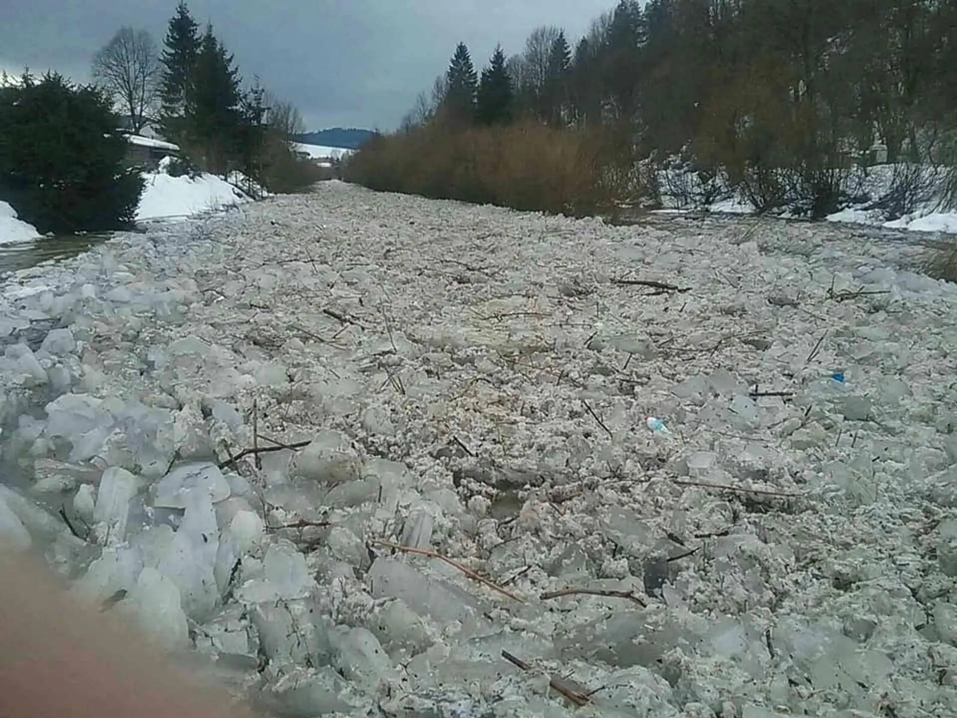 Žena neprežila zrážku s cestárskym autom.
