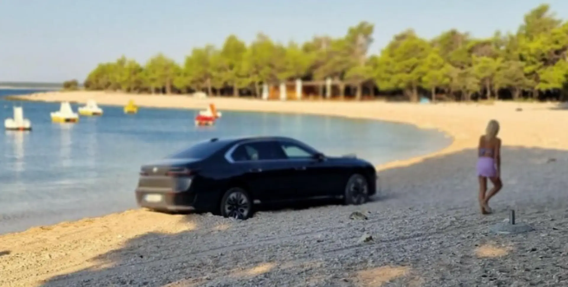 Auto Slováka na pláži.