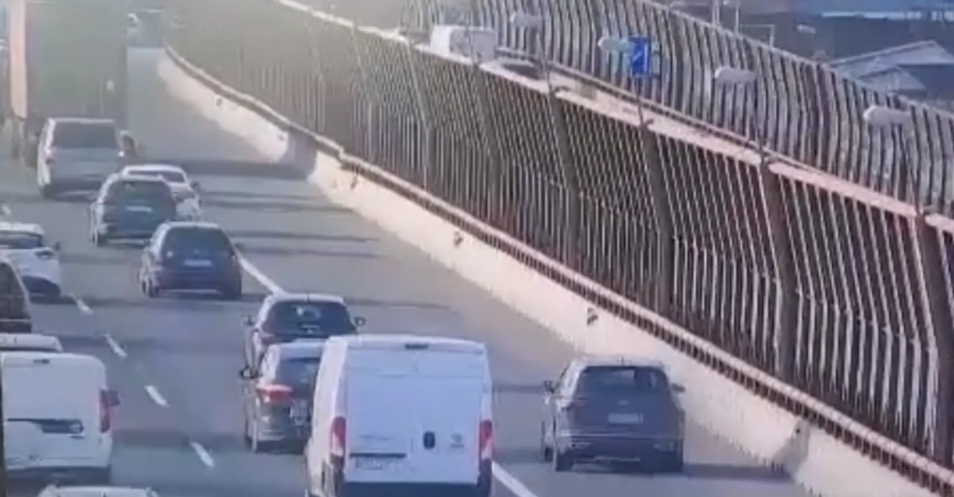 Šoférka jazdila po krajnici