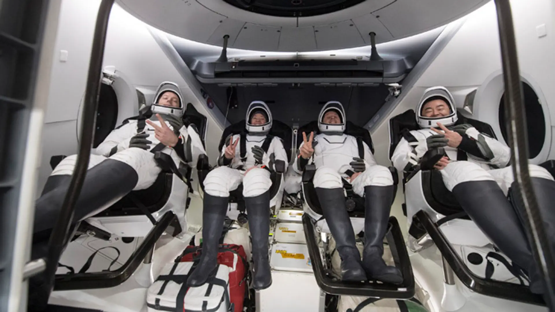 Štyria astronauti misie Crew-2 strávili na palube Medzinárodnej vesmírnej stanice dovedna 199 dní.