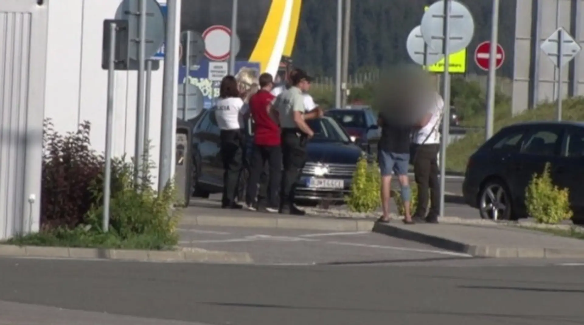 Kriminalistom musel odpovedať na otázky.