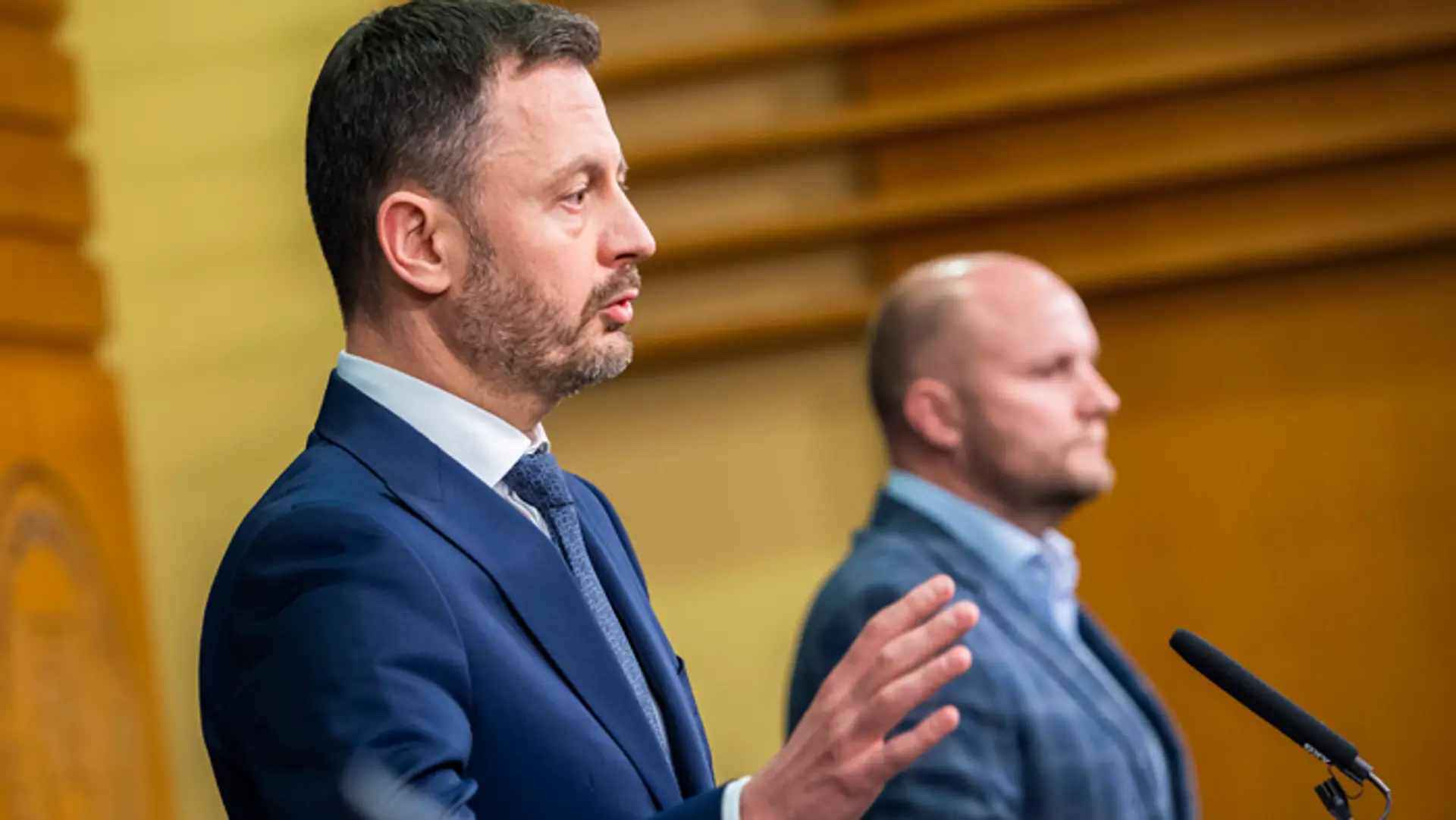 Dočasne poverený predseda vlády SR Eduard Heger a dočasne poverený minister obrany SR Jaroslav Naď.