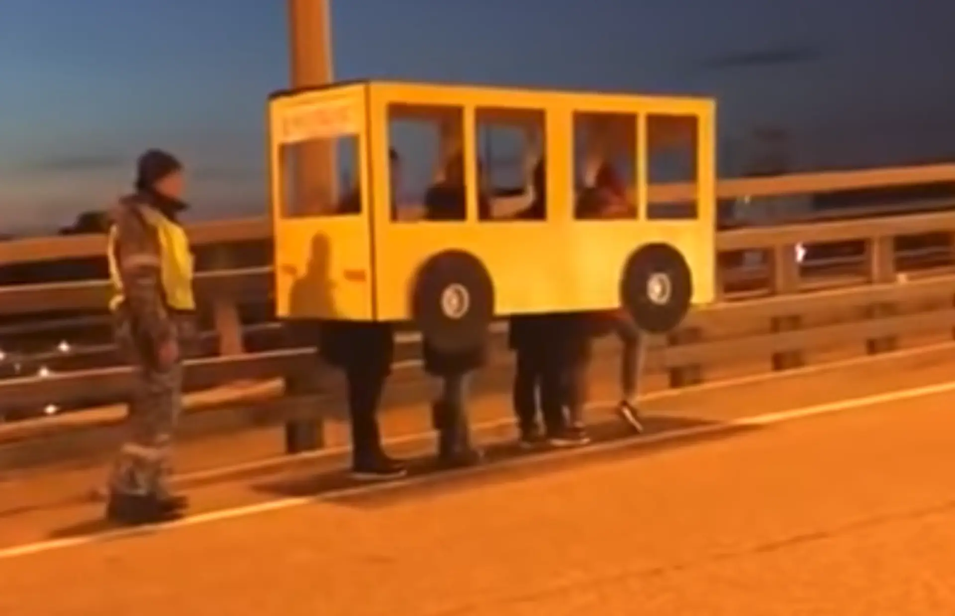 Rusi sa prezliekli za autobus