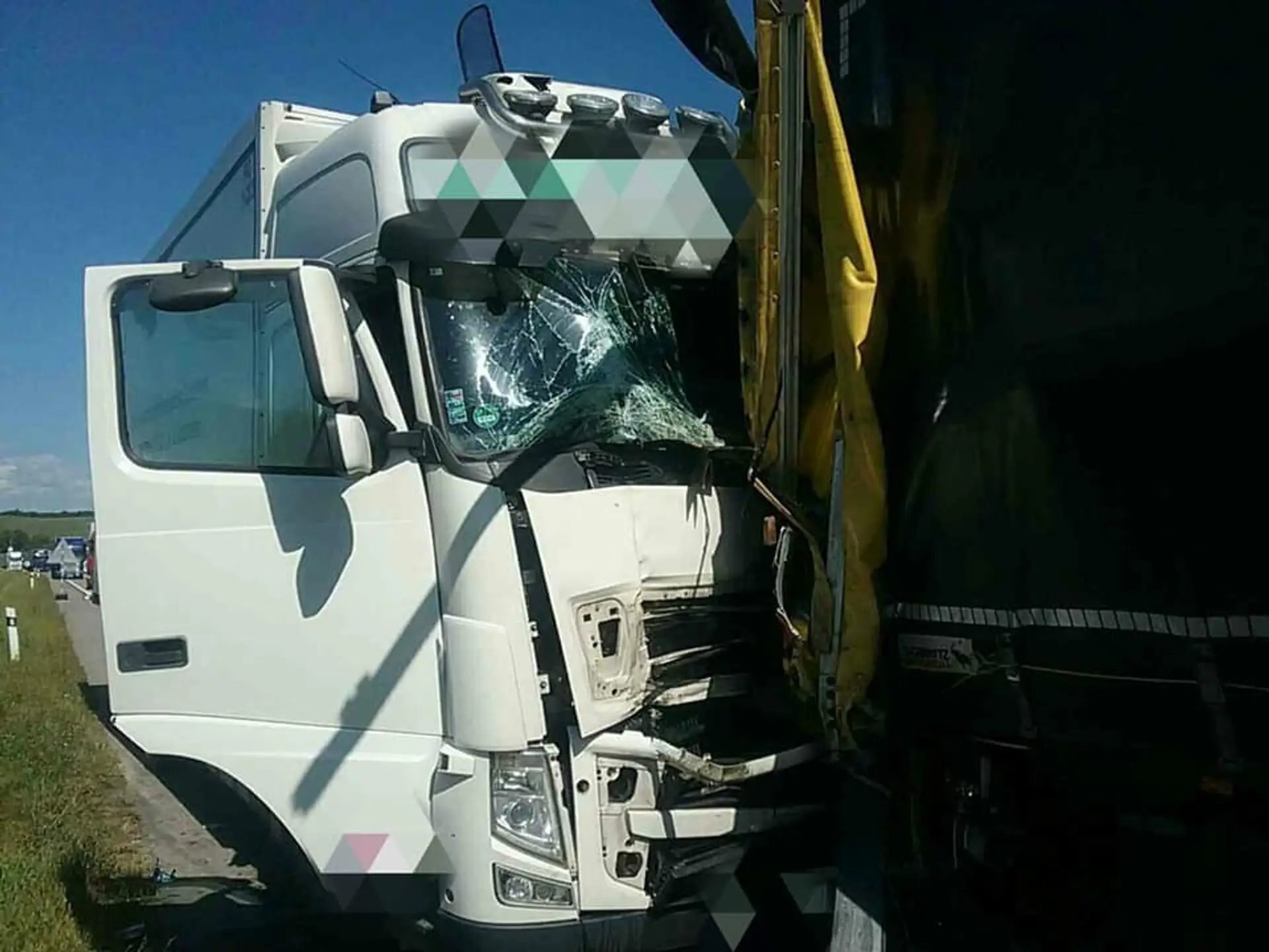 Hrozivá zrážka kamiónov.