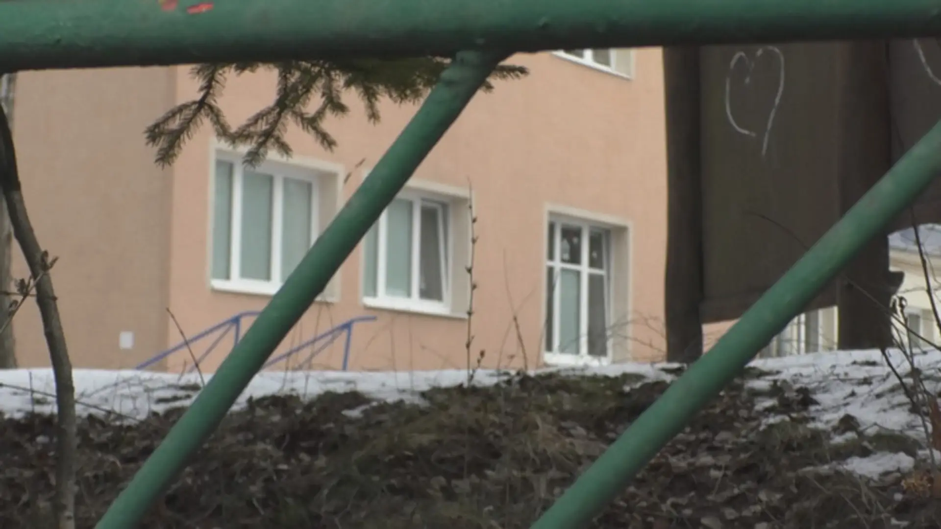 Detský domov, kde údajne vychovávateľ masíroval chovankynu na intímnych miestach.