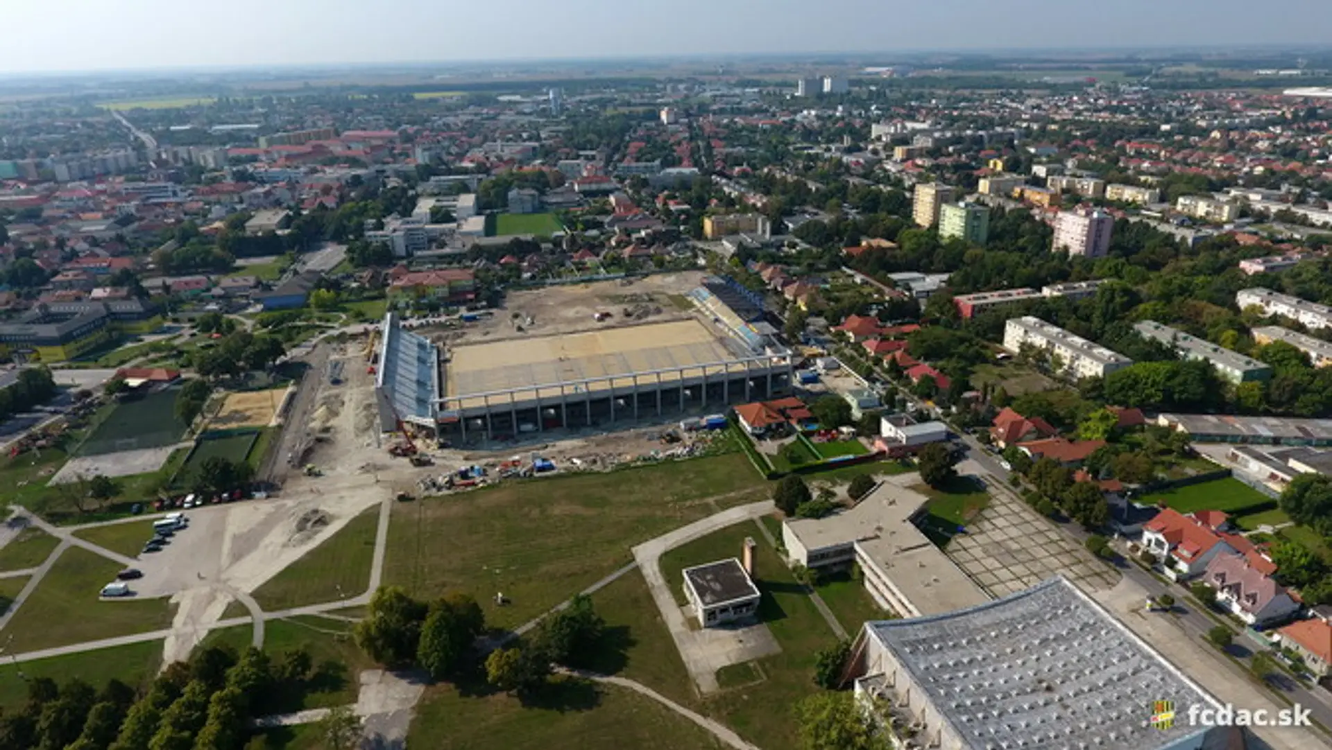 Rozostavaný štadión futbalového klubu DAC Dunajská Streda.