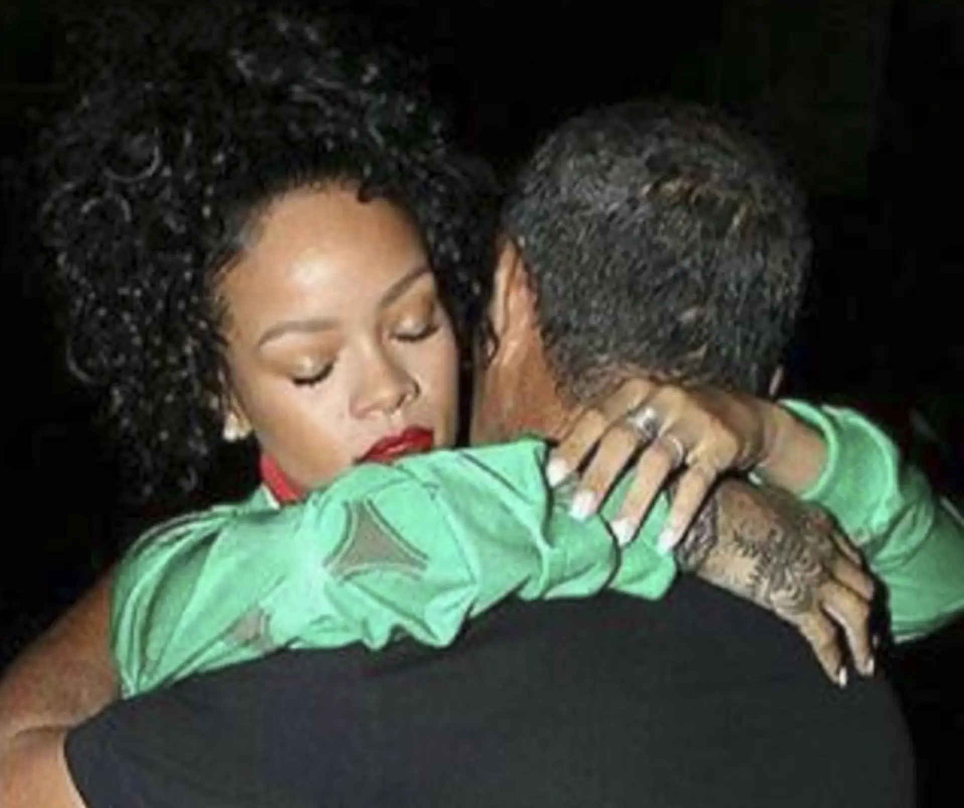 Rihanna prišla o otca 