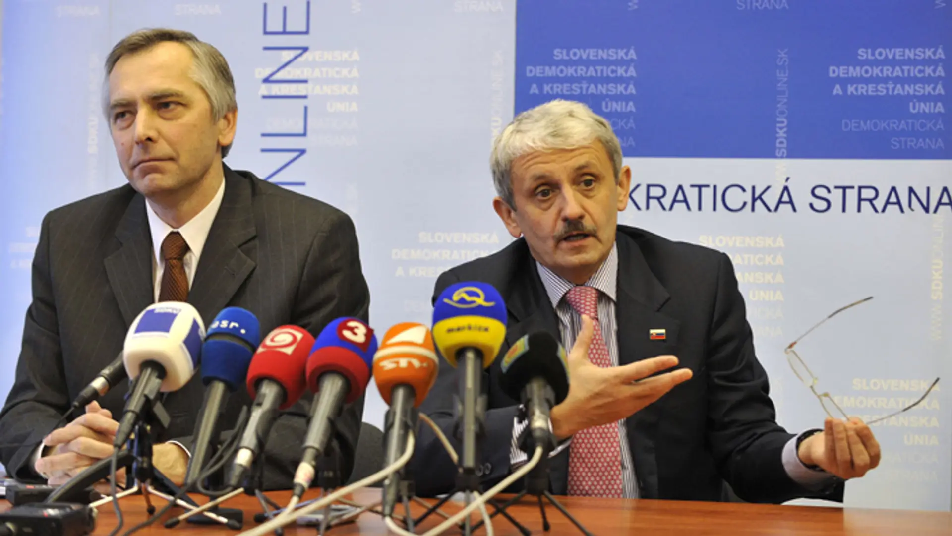 Ján Figeľ a Mikuláš Dzurinda na archívnej snímke.