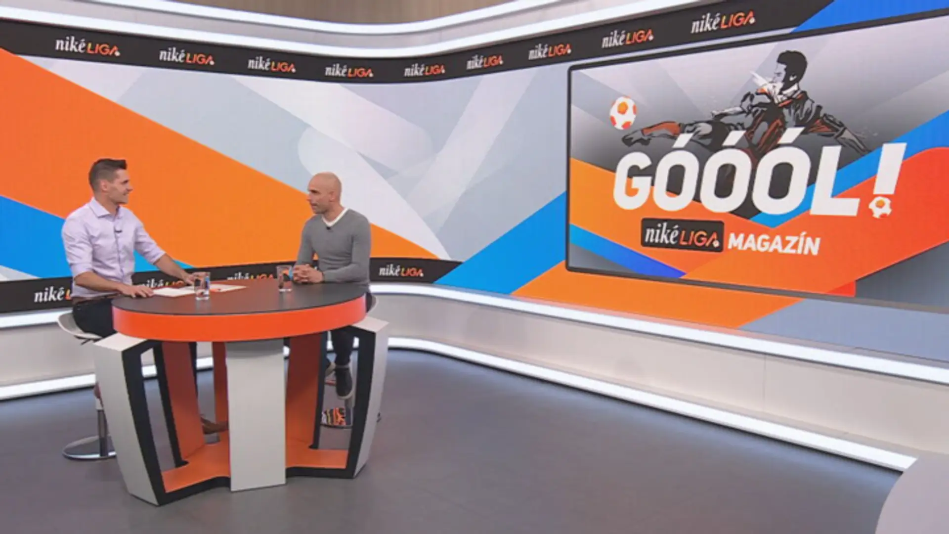 Moderátor Marián Tomčák a futbalový expert Juraj Piroska