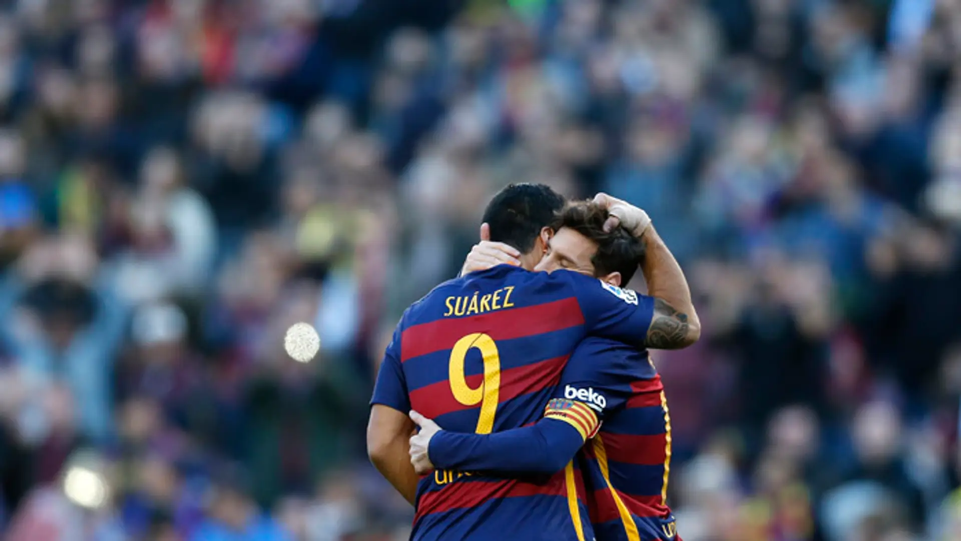 Luis Suarez a Lionel Messi na archívnej snímke.