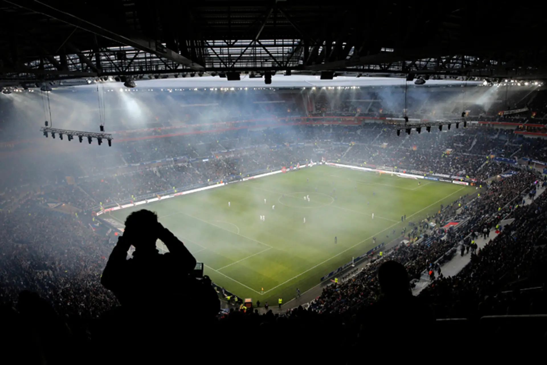  Nový futbalový štadión Grande Stade OL v Decines neďaleko francúzskeho Lyonu.