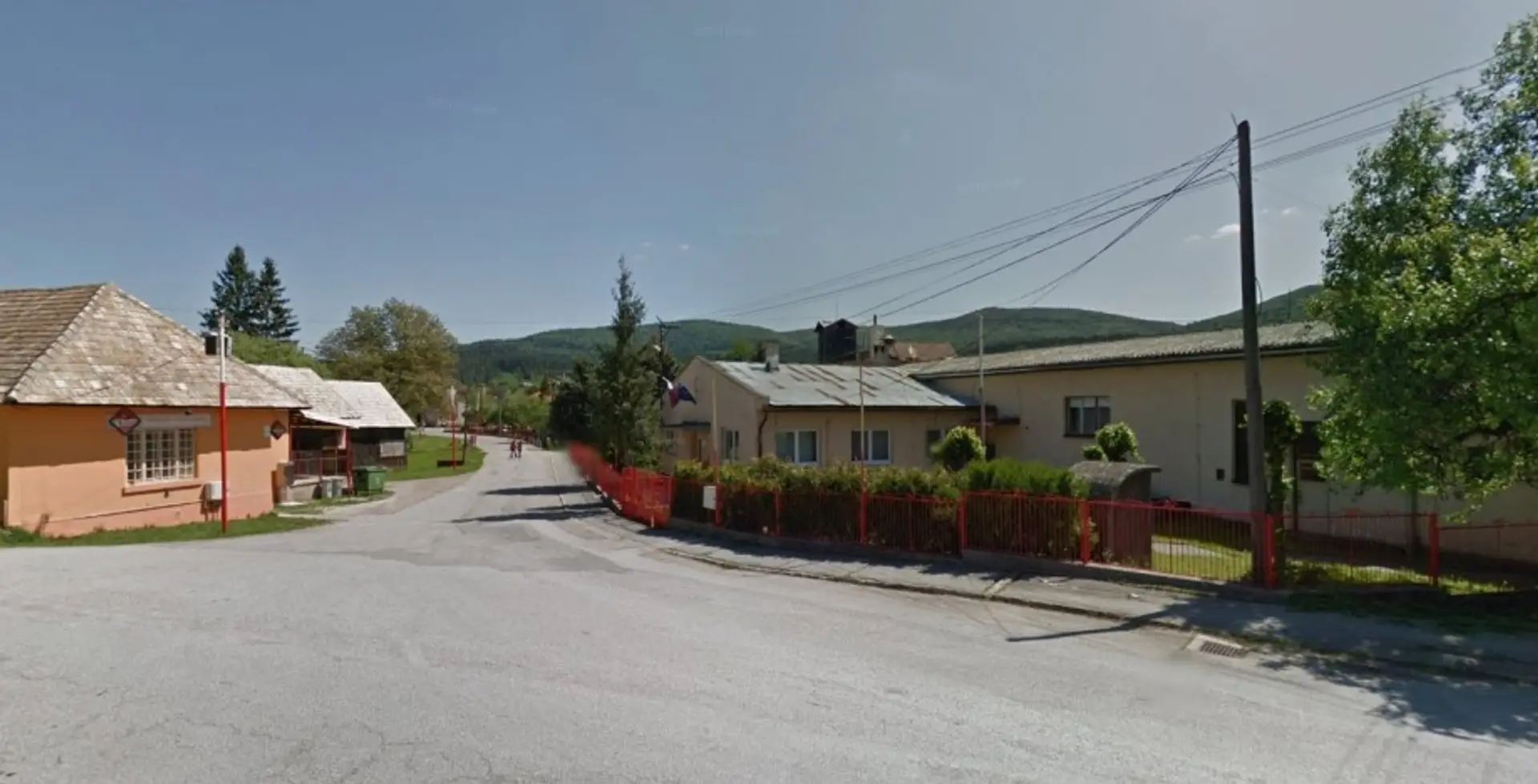 Obec Roštár.