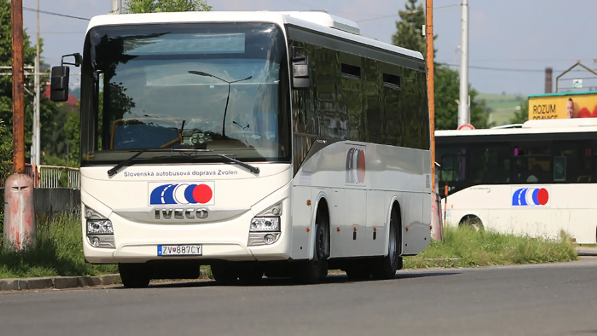 Osobné auto po nehode na D1 smerom z Bratislavy do Trnavy.