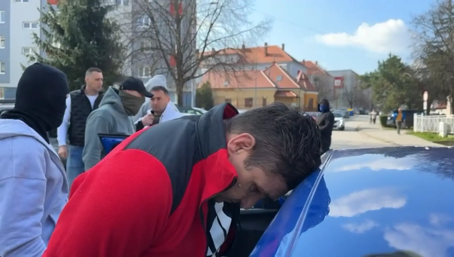 Zadržaný počas razie.