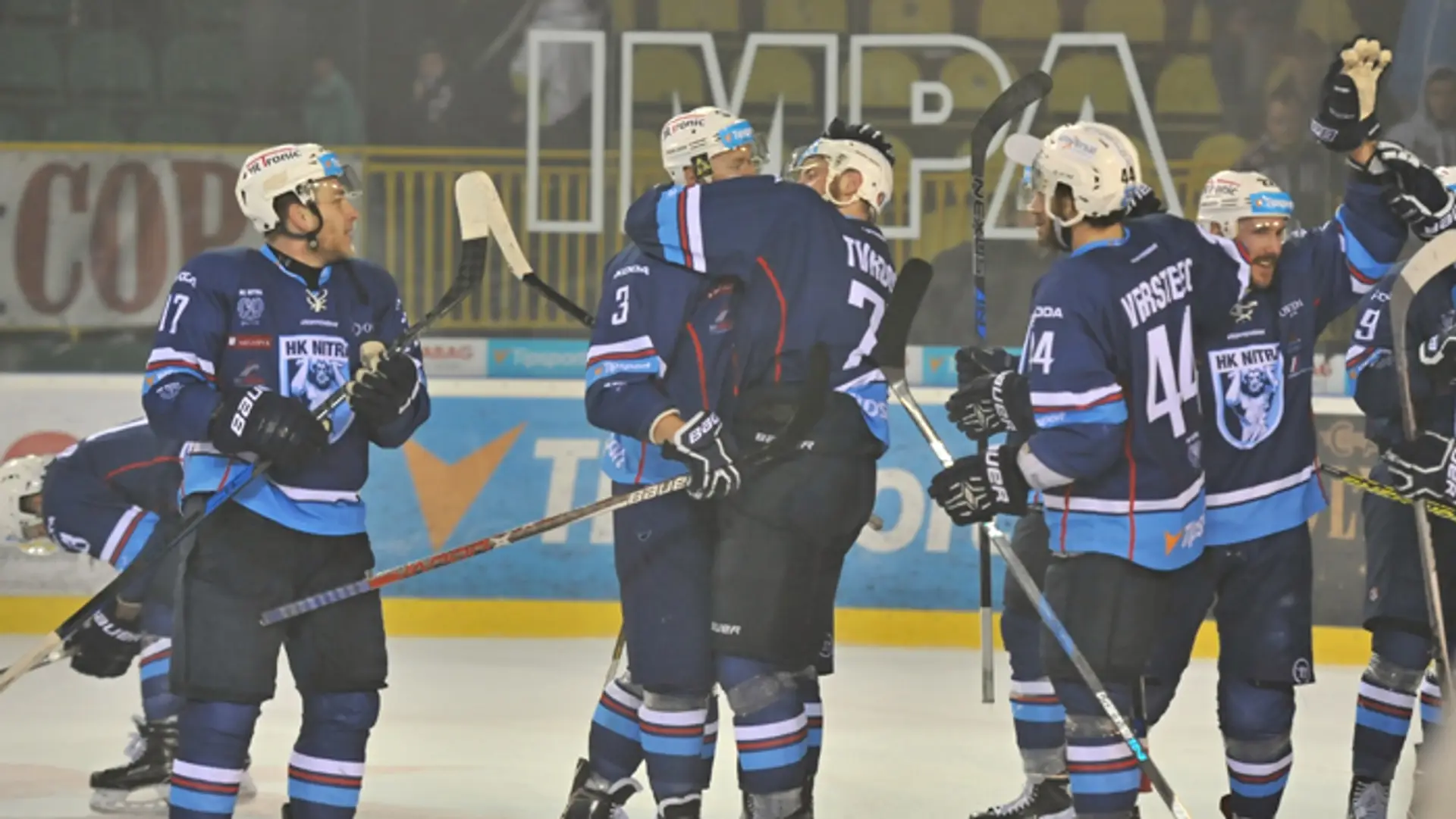 Radosť nitrianských hokejistov po postupe do finále hokejovej Tipsport ligy.