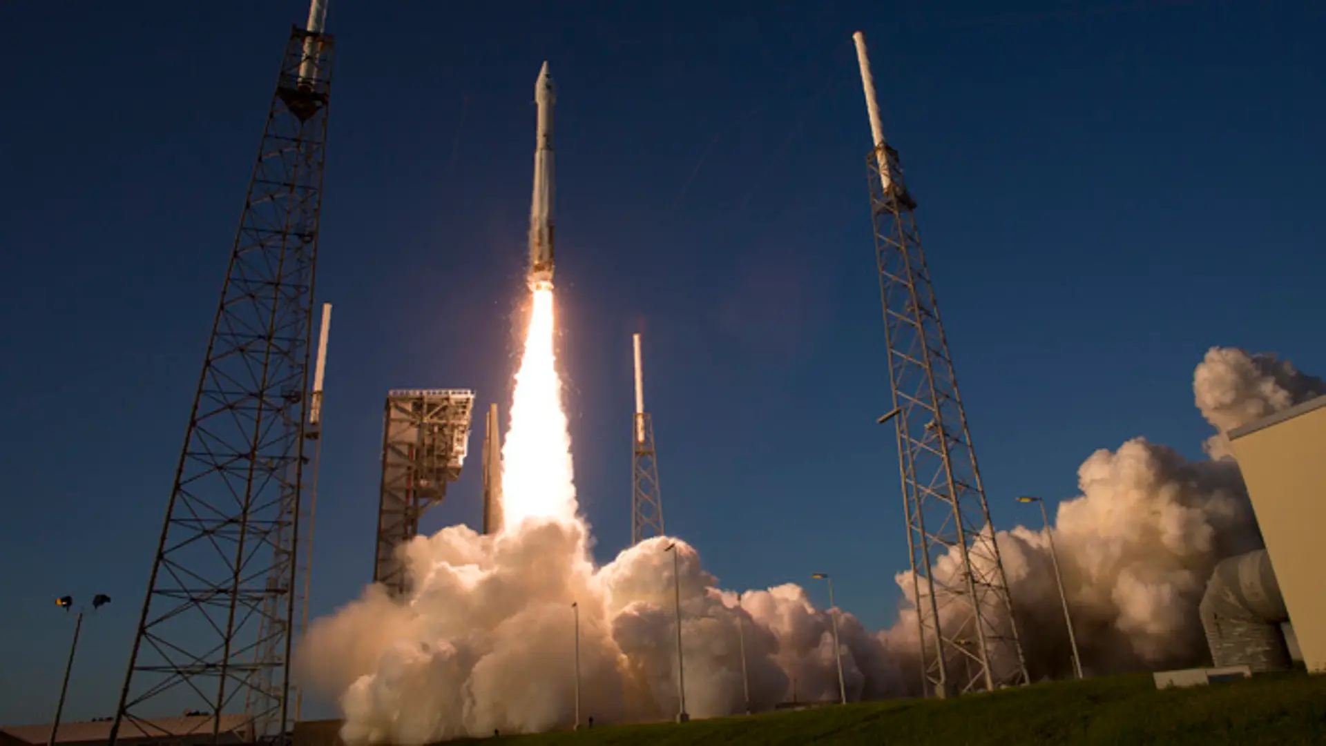 Sonda OSIRIS-REx úspešne odštartovala k asteroidu.