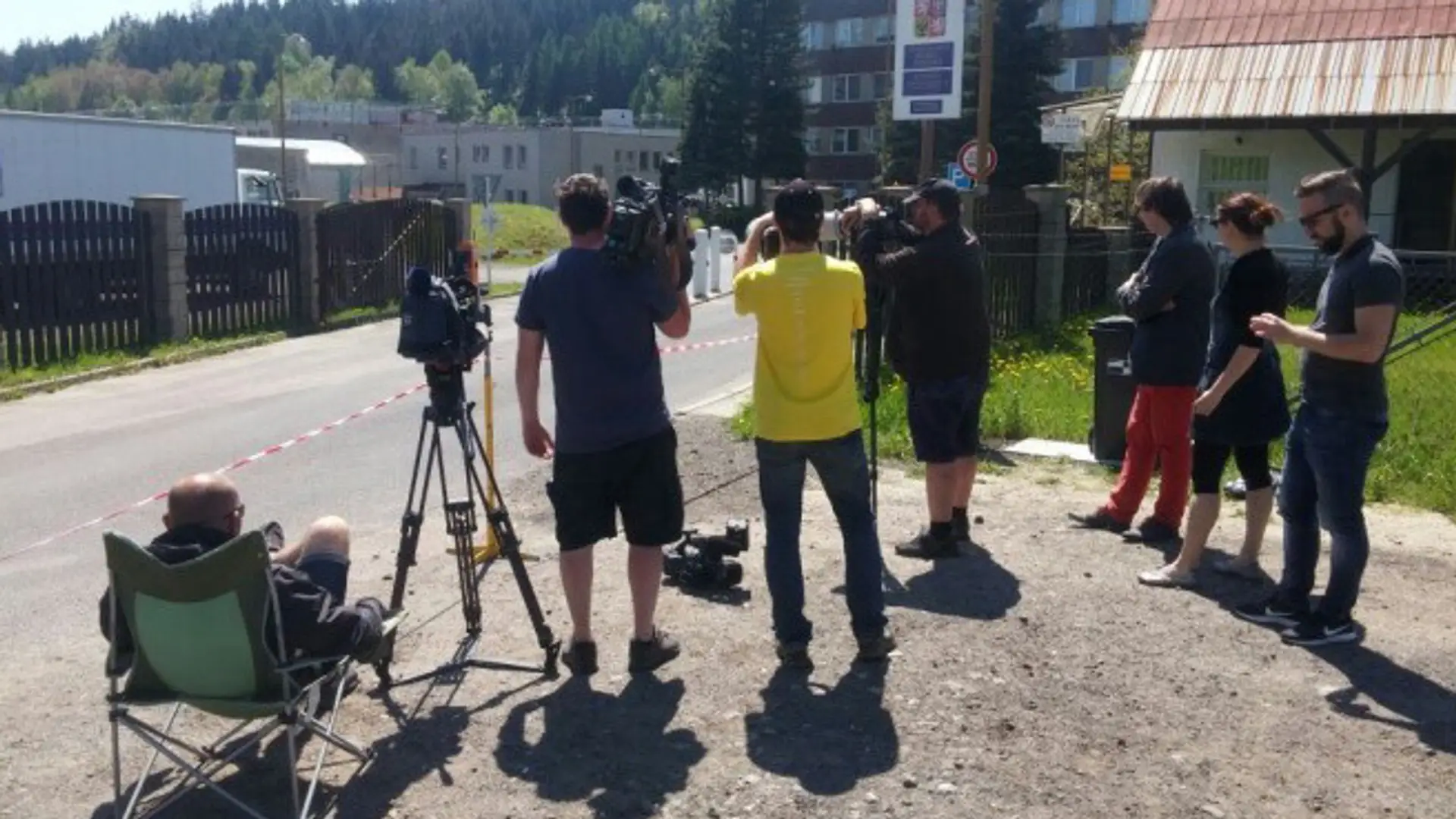 FK8n.novinari_cakaju_od_rana_.jpg
