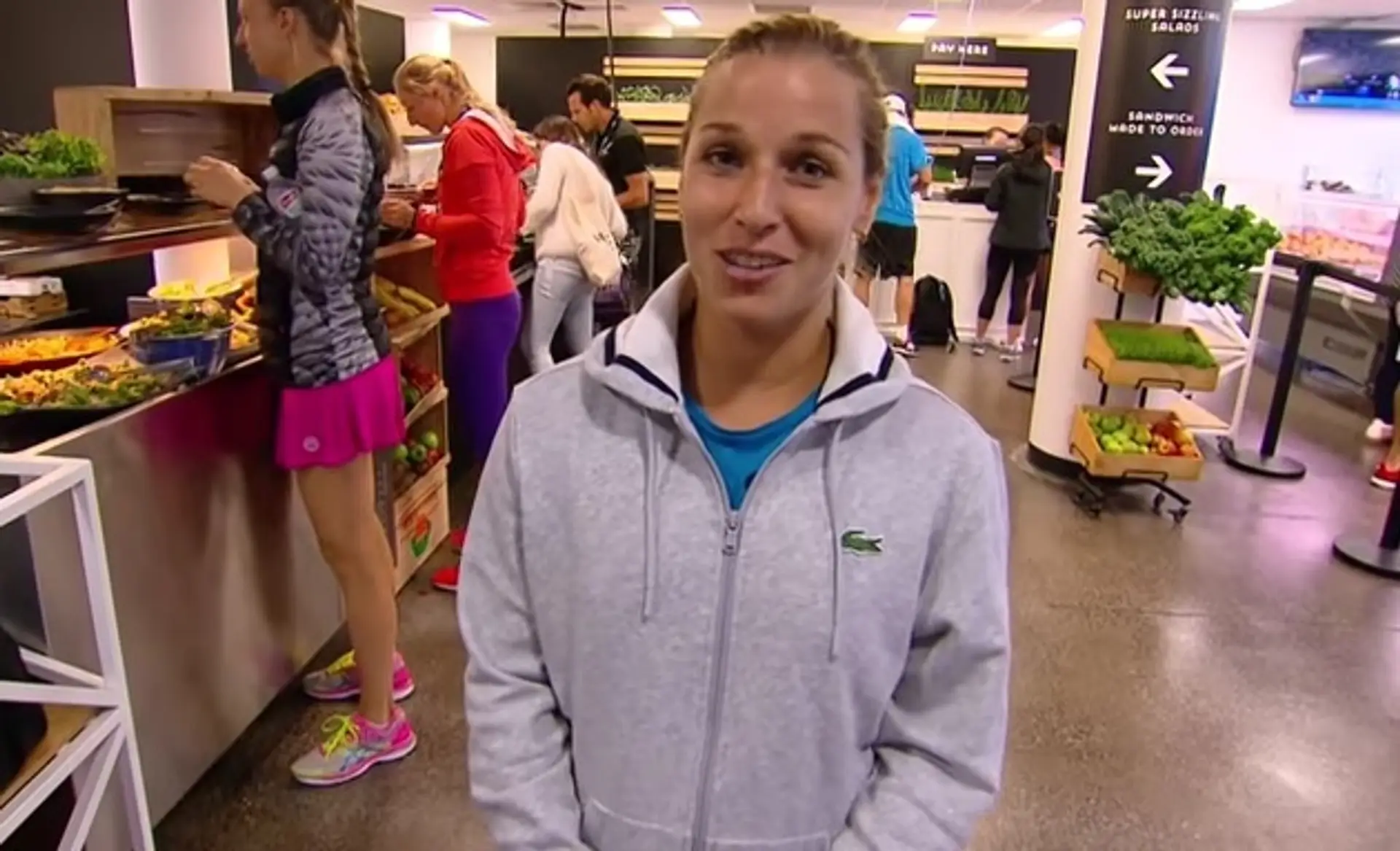 Dominika Cibulková počas prehliadky.