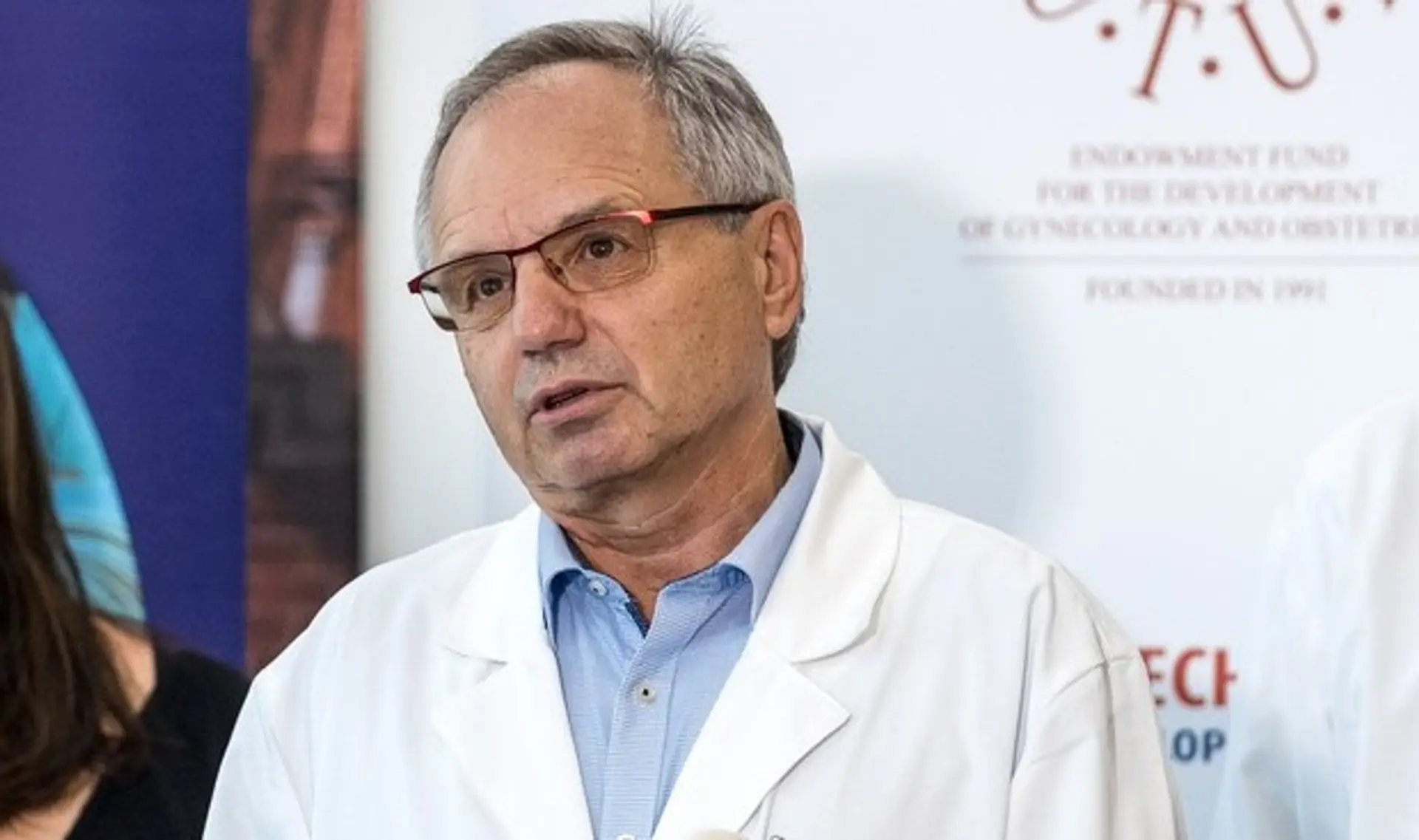 Český pôrodník Antonín Pařízek.