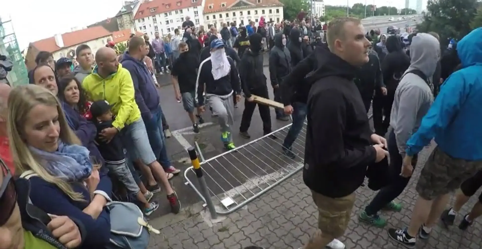 Účastník pretekov nakrútil priebeh demonštrácie proti migrantom