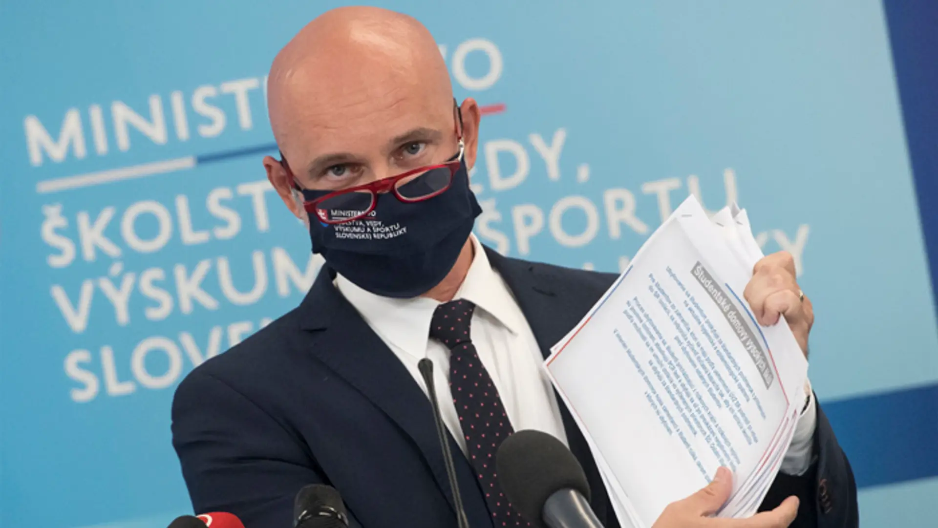 Minister školstva Branislav Gröhling.