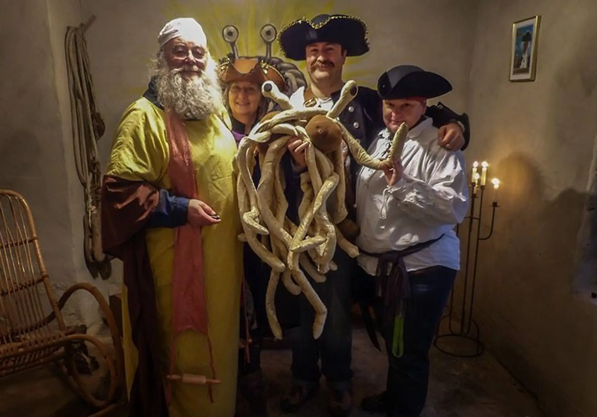 Pastafariáni s lietajúcim špagetovým monštrom.