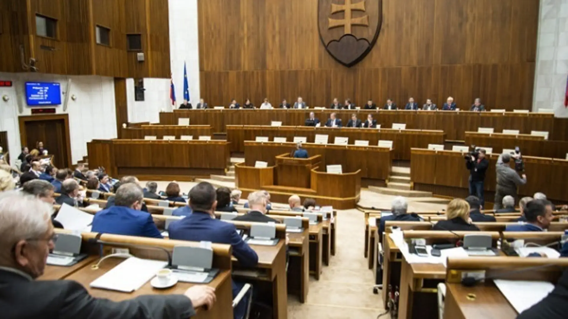 Kamión takmer zabil troch ľudí