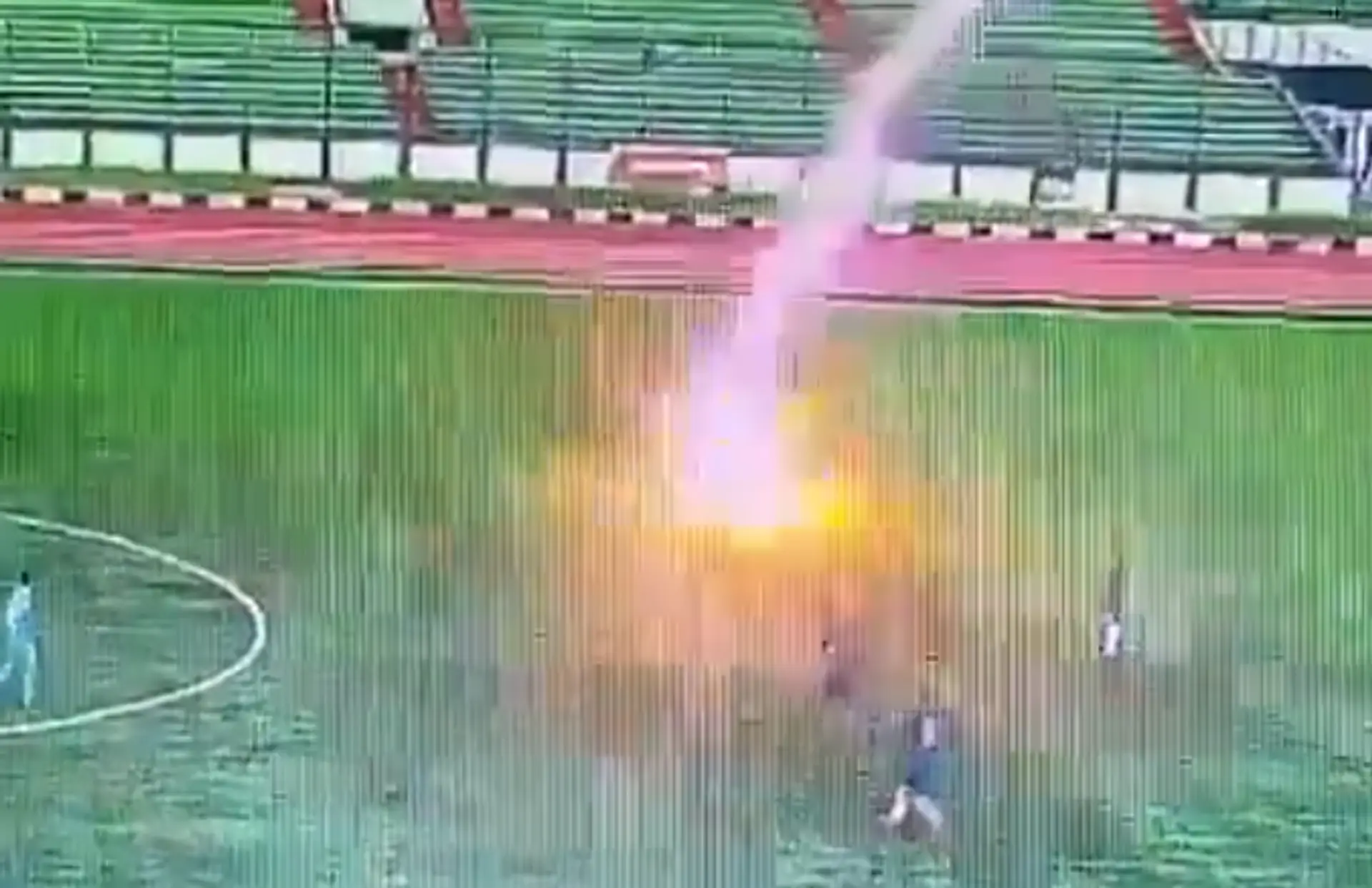 Futbalistu zabil blesk.