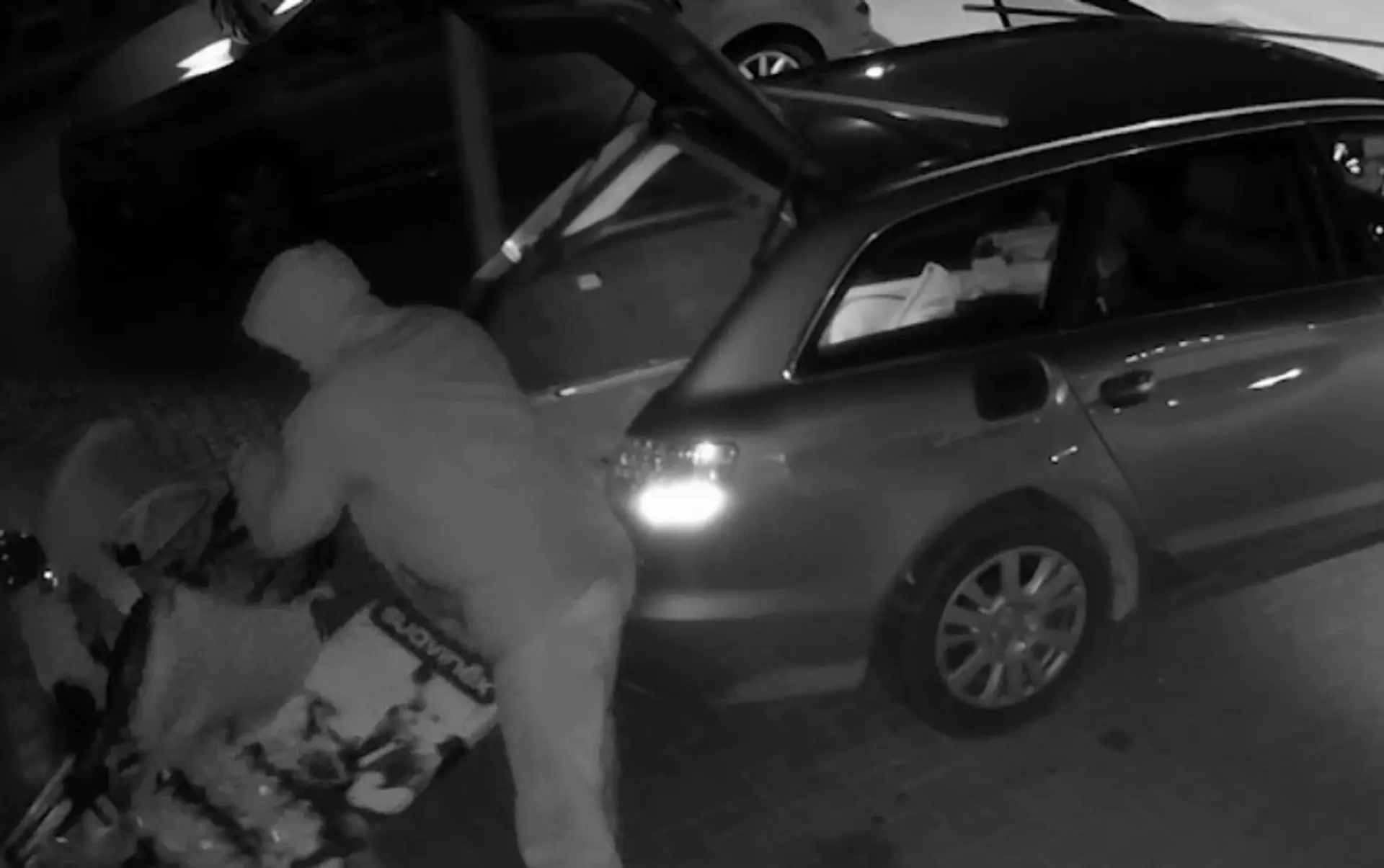 Hlohovec zažil lúpežnú akciu ako z filmu. Zlodeji sa ulakomili na kočík v cene auta