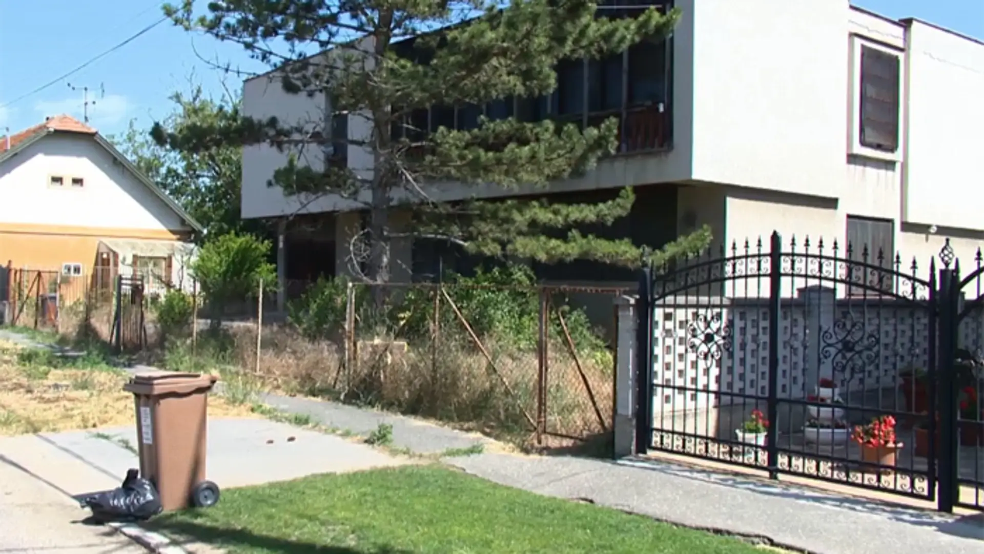 Štúrovčania už mali pokoj od spievajúceho domu. Suseda ich však opäť terorizuje áriami