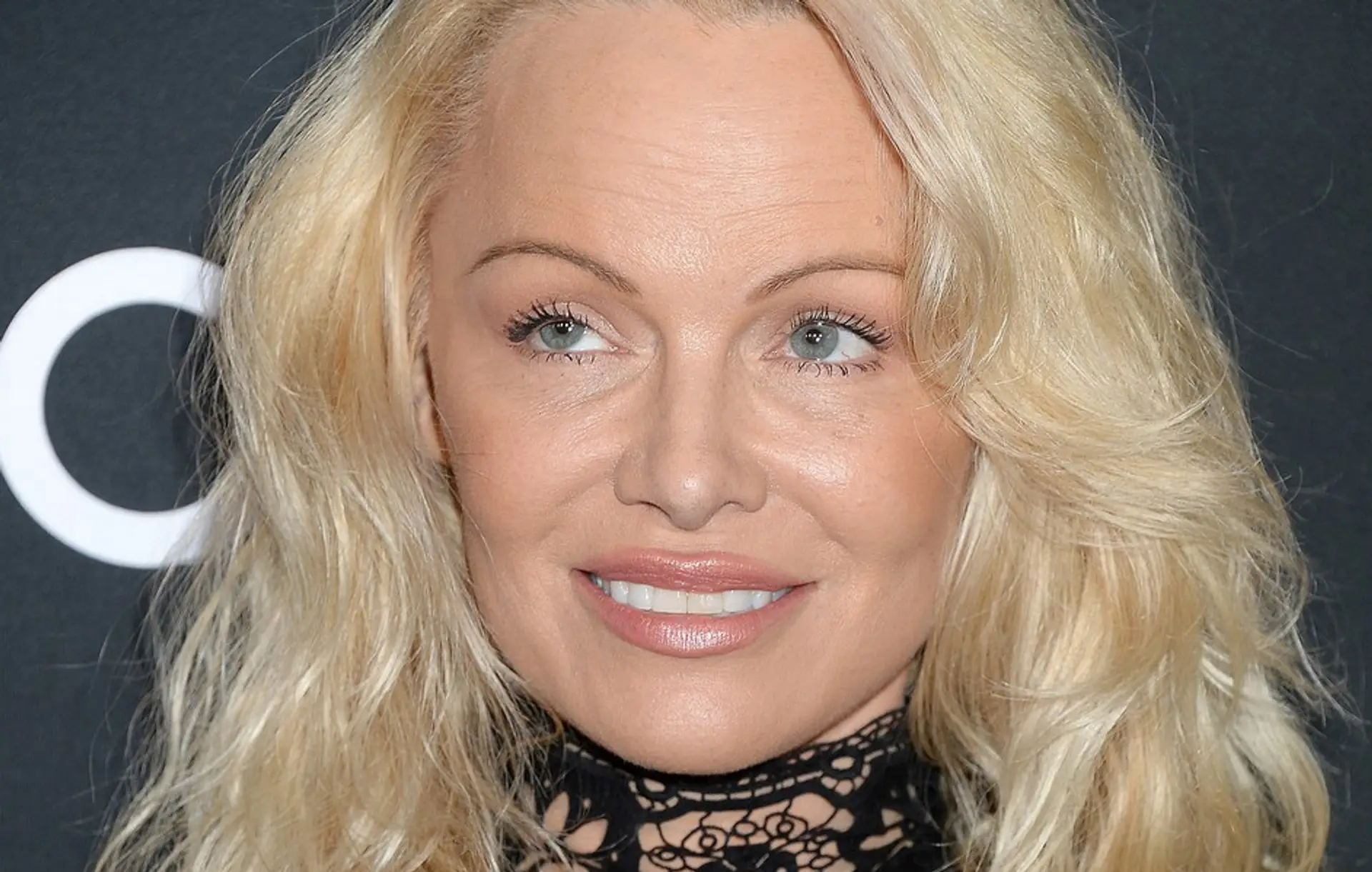 Pamela Anderson bez nánosov mejkapu. Hneď je krajšia