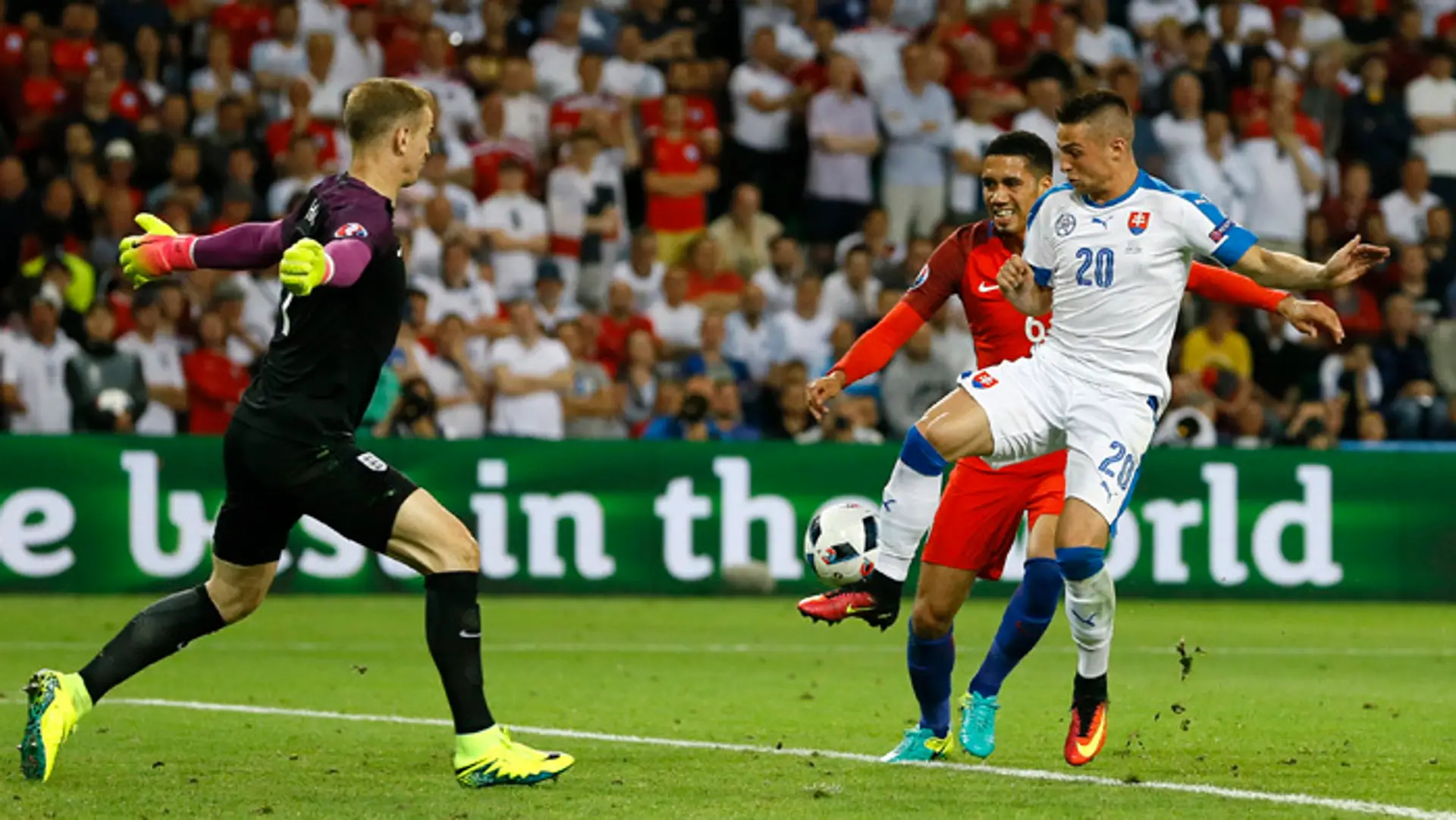 Róbert Mak a Chris Smalling.