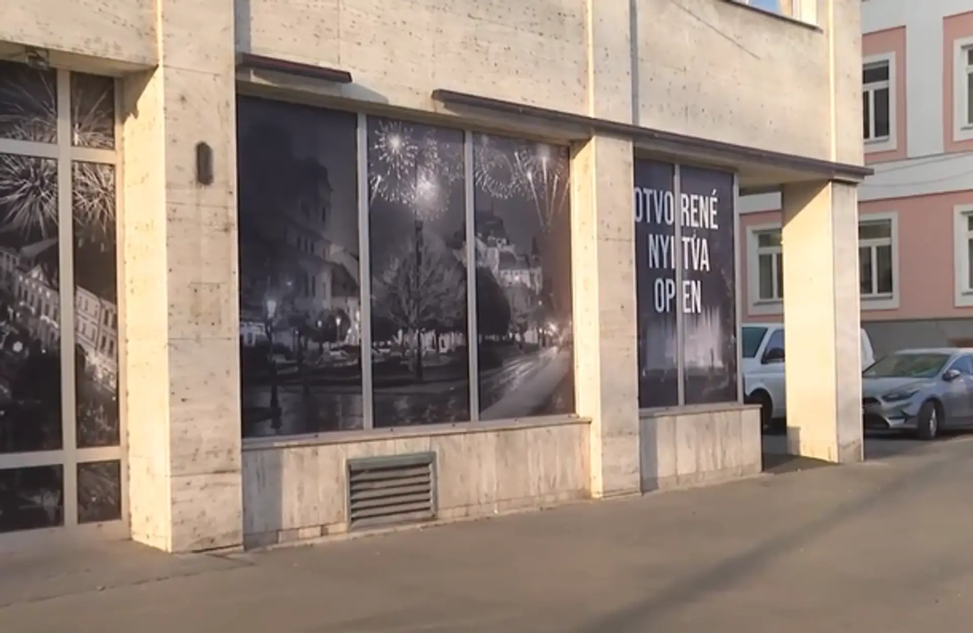 Na snímke herňa, ktorú v Košiciach prepadol ozbrojený muž.