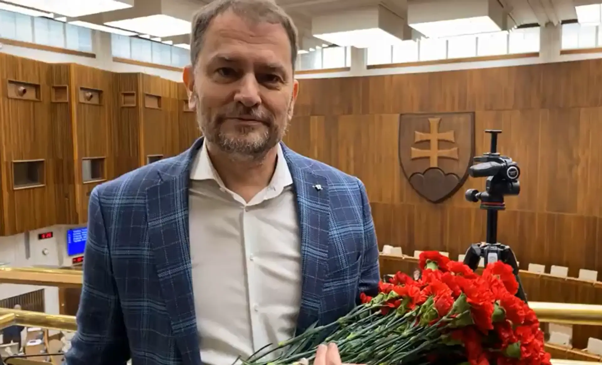 Matovič s karafiátmi
