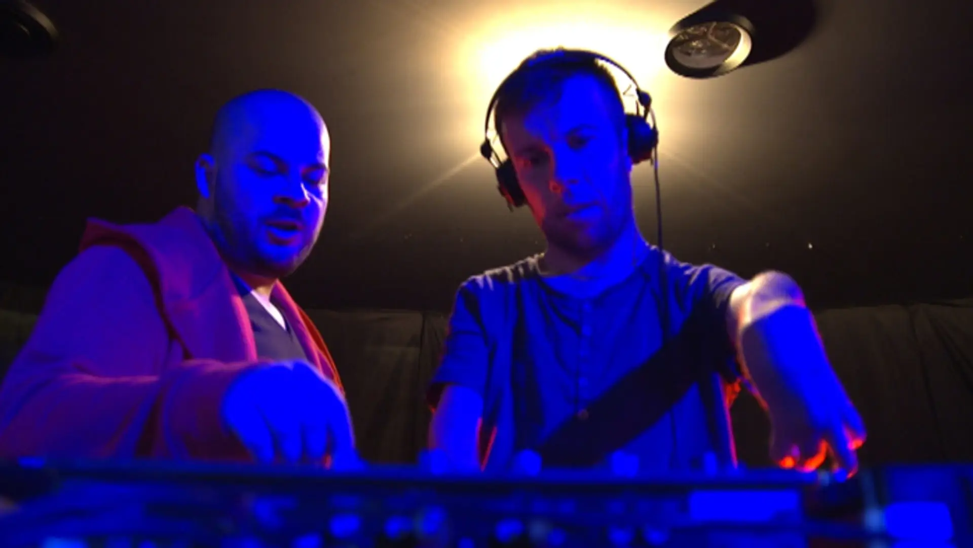 Paralympijský lyžiar a úspešný DJ Martin France.