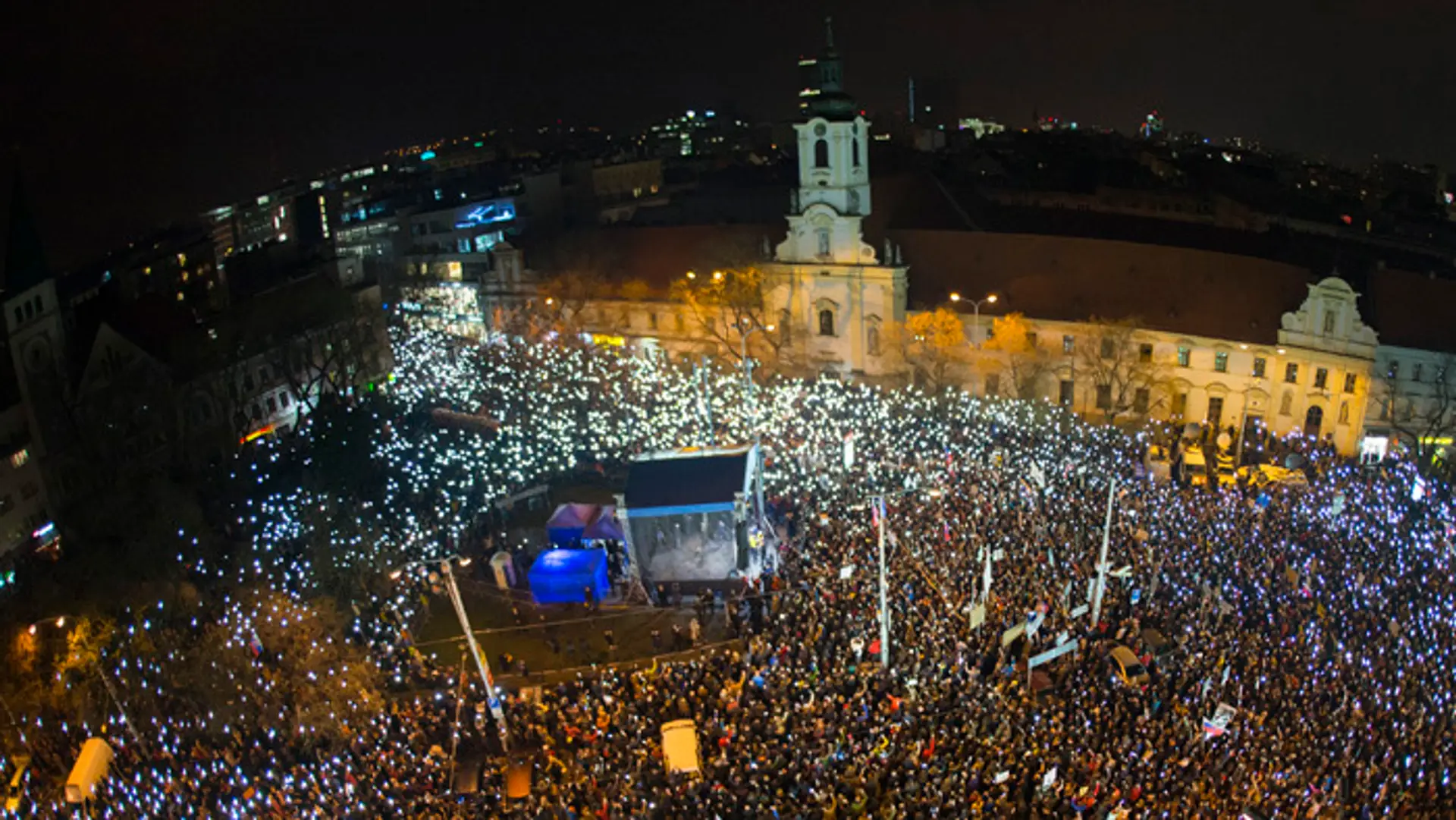 Protestné zhromaždenie Za slušné Slovensko na Námestí SNP v Bratislave.