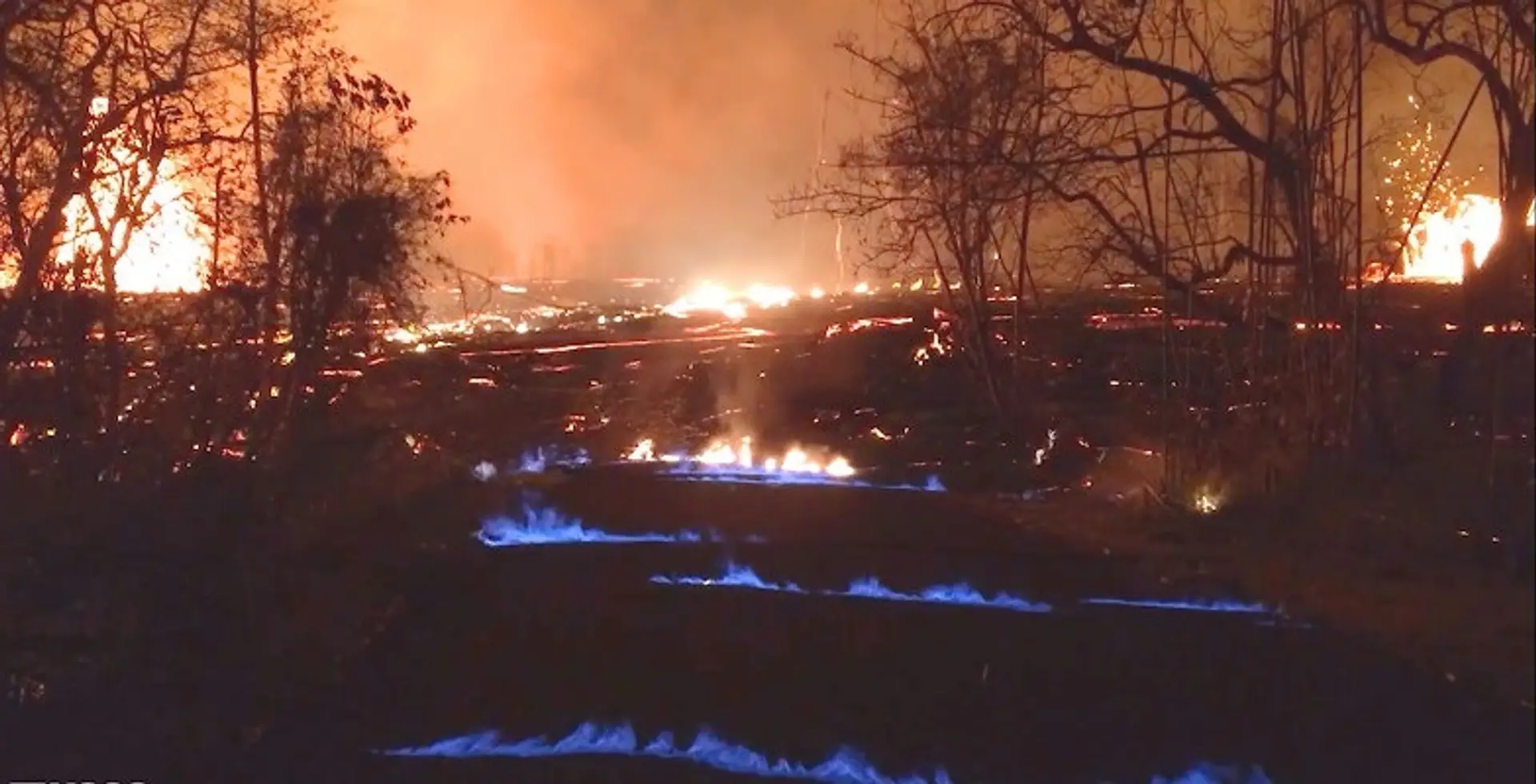 Modré plamene v okolí sopky Kilauea 
