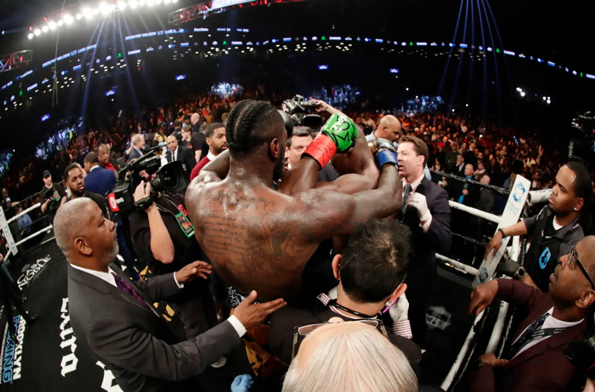 Deontay Wilder vyhral v 10. kolách.