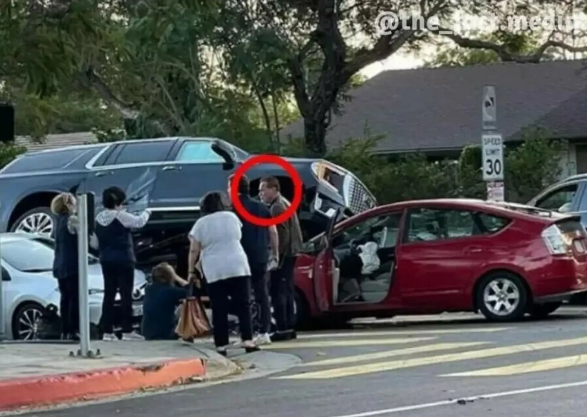 Hercove auto skončilo na streche