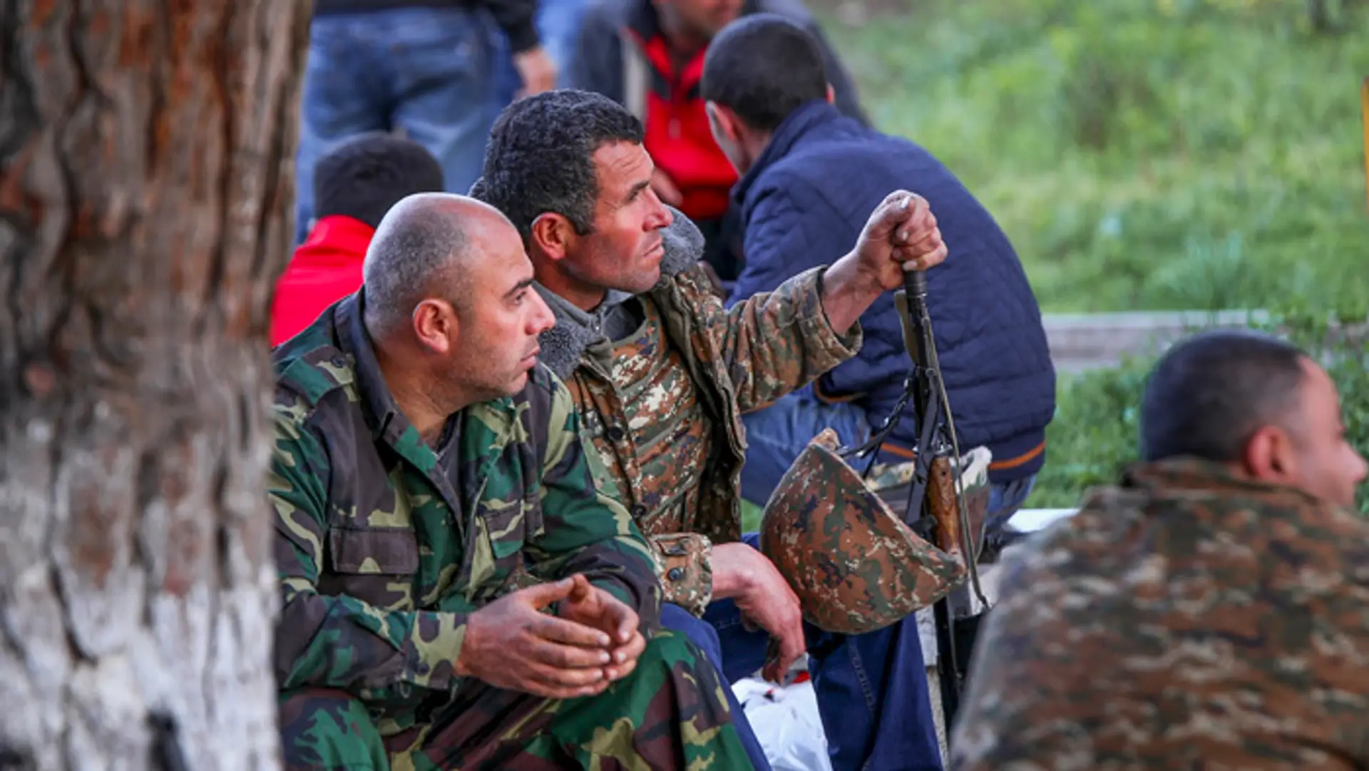  Na snímke arménski dobrovoľníci v meste Askeran v separastickom regióne Náhorný Karabach.