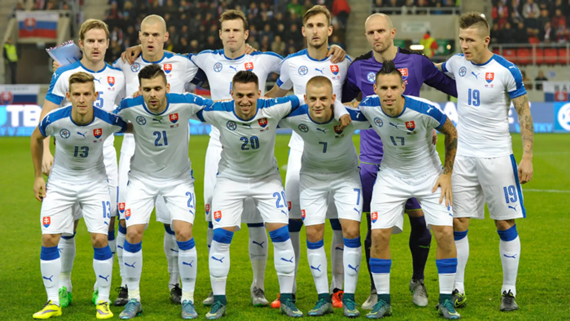 Slovenskí reprezentanti pred prípravným zápasom so Švajčiarskom v Trnave.