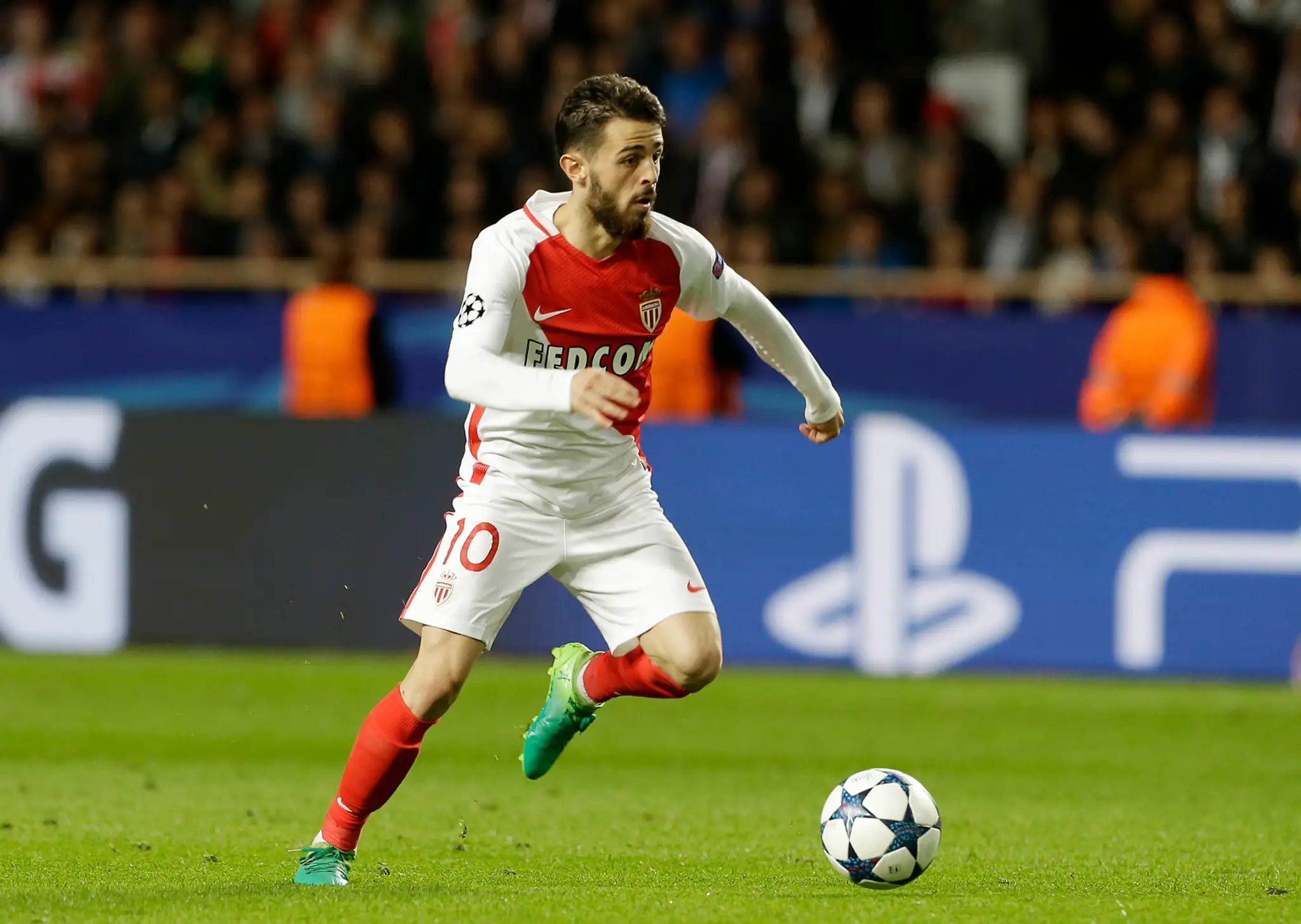 Bernardo Silva z Monaca uteká s loptou v semifinále LM proti Juventusu.