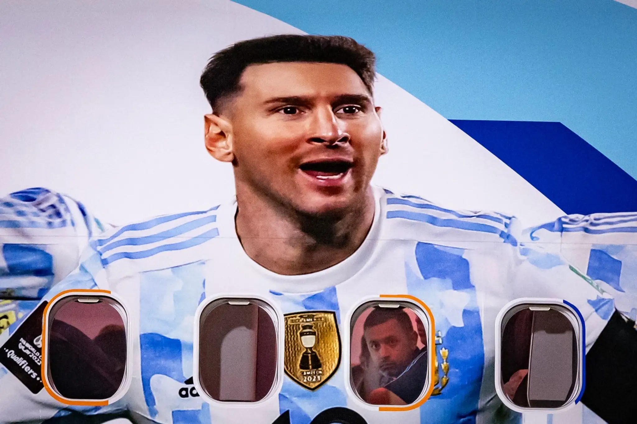 Lietadlo s argentínskou futbalovou reprezentáciou po pristátí v dejisku majstrovstiev sveta v katarskej Dauhe.