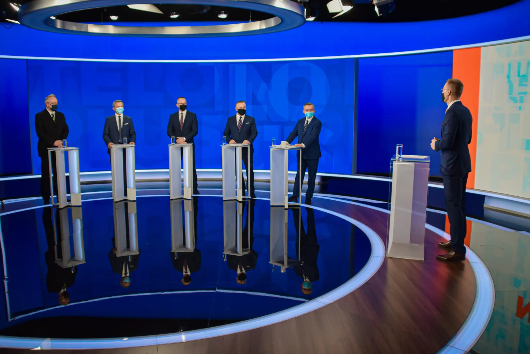 Kandidáti na generálneho prokurátora pred vysielaním.