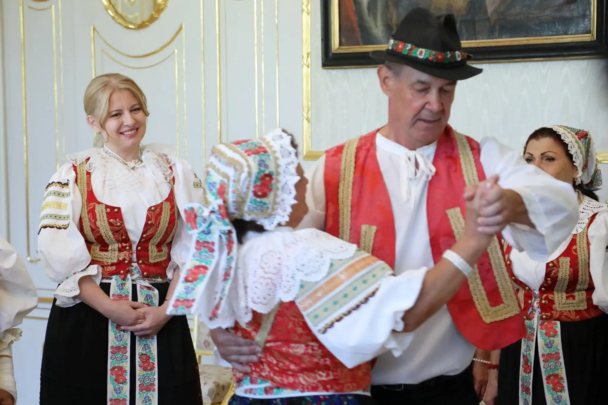 Členovia súboru aj tancovali