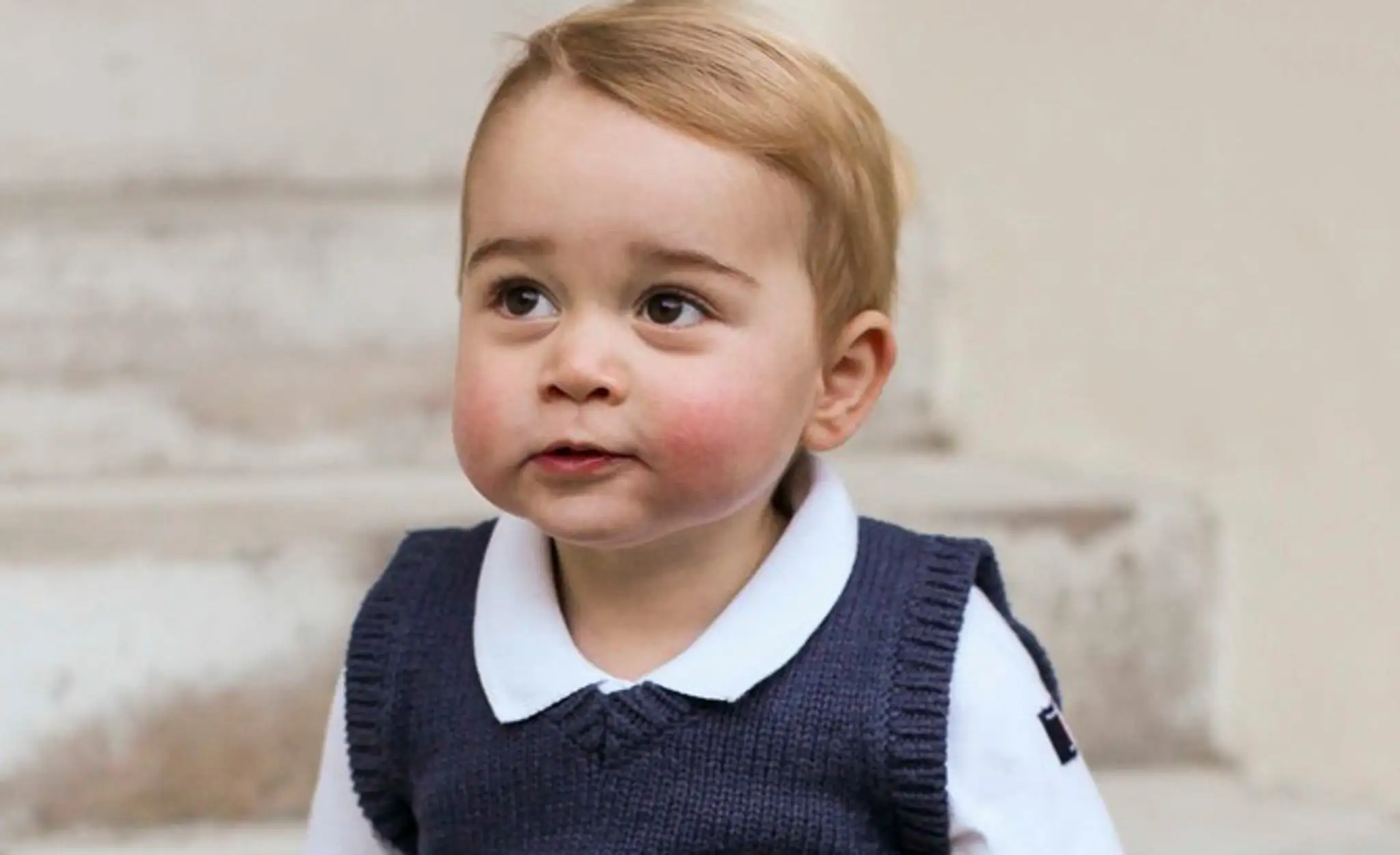 Princ George teraz.