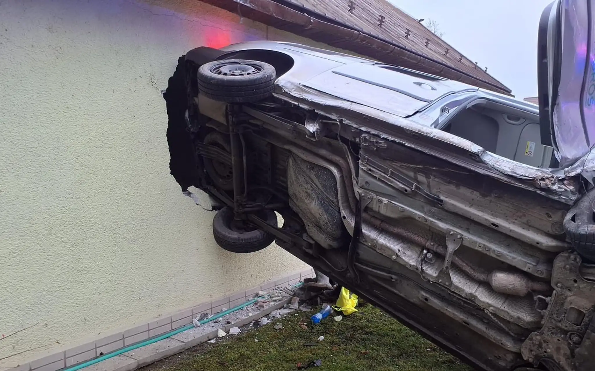 Auto v rodinnom dome (Gbeľany)