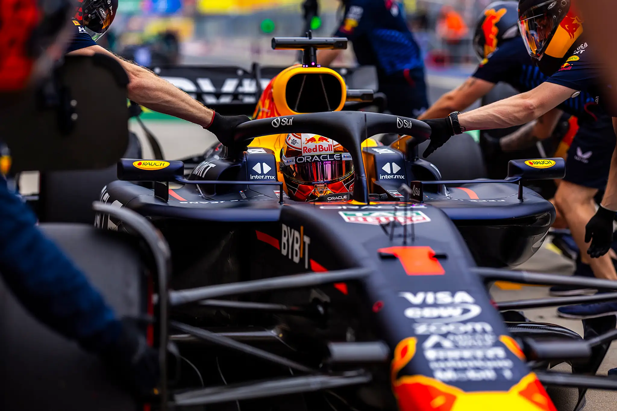 Holanďan Max Verstappen vo svojom monoposte.